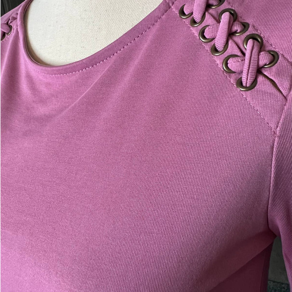 Pink Republic Purple Blouse with Grommet Detail at Shoulders Size Small - Picture 2 of 6